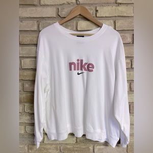 Nike Woman’s sweatshirt XXL.  OS Sportswear